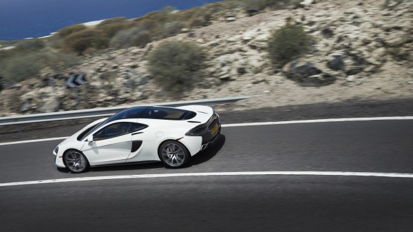 Mclaren 570gt White Car Motion Wallpaper
