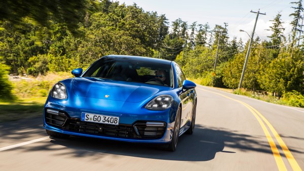 Porsche Panamera Turbo Sport Turismo 2017 wallpaper
