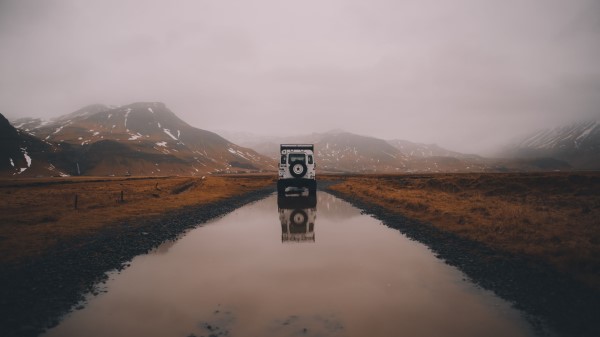 Suv Mountains Water wallpaper