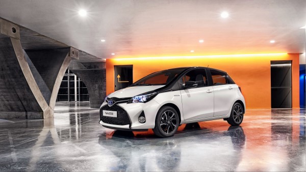 Toyota Yaris Side View wallpaper