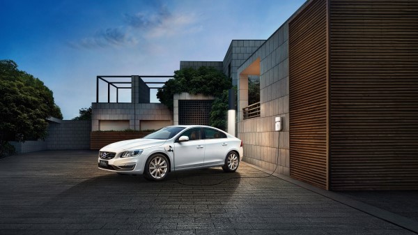 Volvo S60 White Side View wallpaper