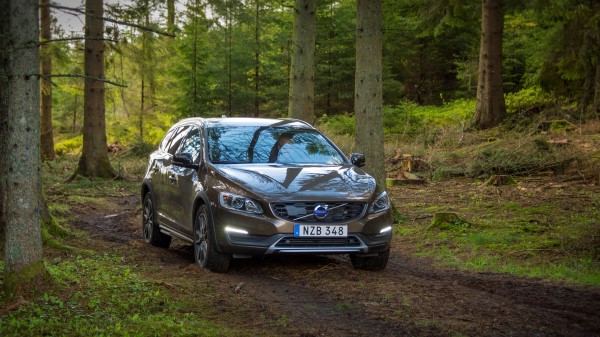 Volvo V60 Forest Front View wallpaper