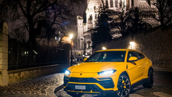 Yellow Lamborghini Urus 2018 4w wallpaper