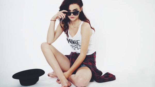 Acacia Brinley C2 Wallpaper