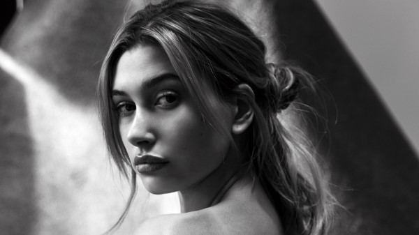 Hailey Baldwin Wallpaper wallpaper