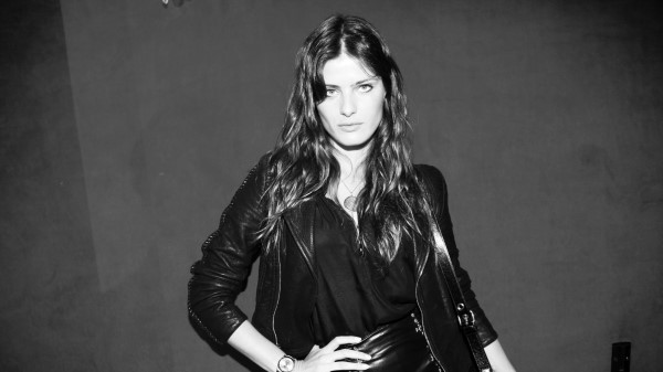 Isabeli Fontana Wearing A Leather Jacket Wallpaper