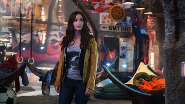 Megan Fox In Tmnt 2 Pic Wallpaper