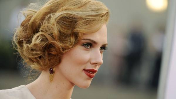 Scarlett Johansson At The Awards Wallpaper