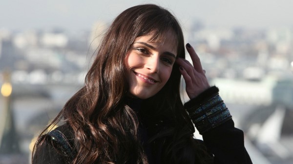 Smiling Jordana Brewster Wallpaper