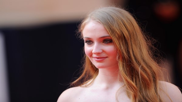 Sophie Turner Face Qhd Wallpaper