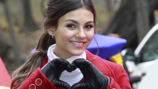 Victoria Justice 2 Wallpaper