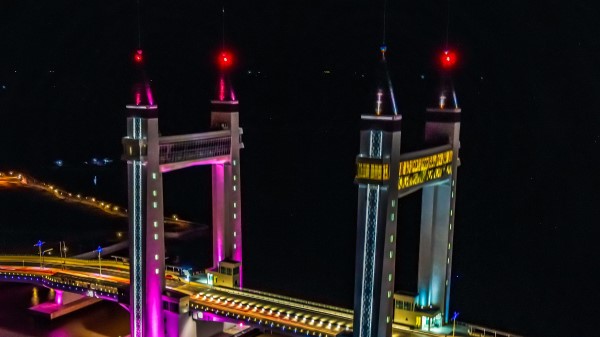 Bridge Backlight Neon Wallpaper