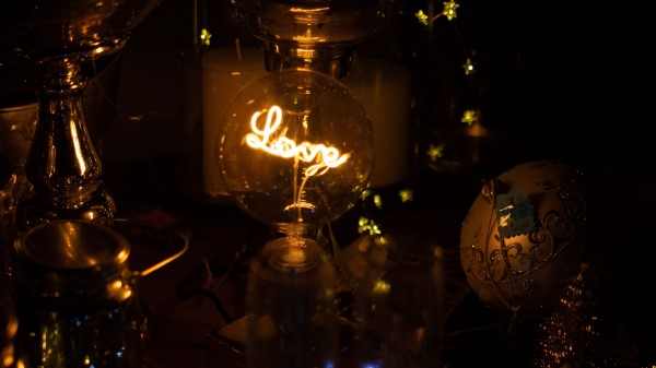 Love The Inscription Light Bulb Wallpaper