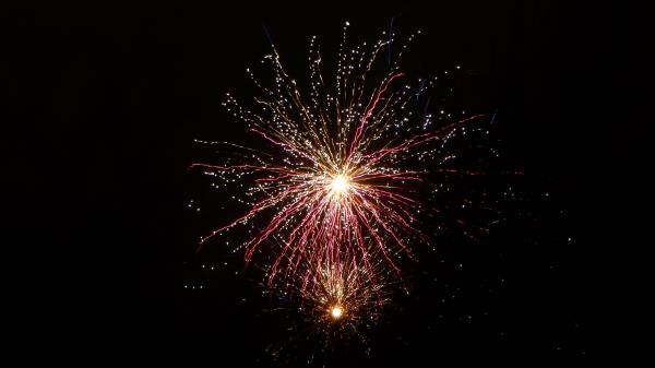 Salute Fireworks Sky Glitter Wallpaper