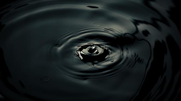 Splash Spray Drop Wallpaper