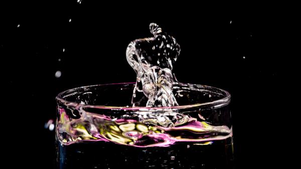 Splash Spray Glass Wallpaper