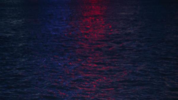 Water Glare Waves Wallpaper