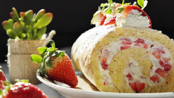 Biscuit Roll Strawberries Cream Wallpaper