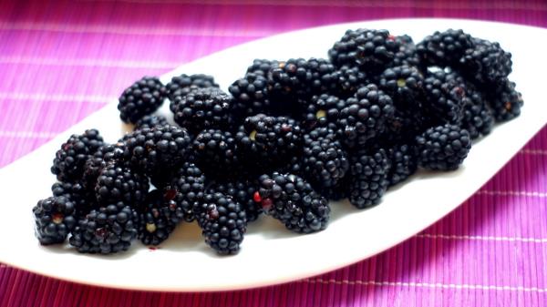 Blackberries Berries Plate Wallpaper