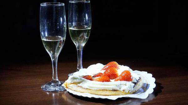 Cake Cream Strawberries Champagne Wallpaper