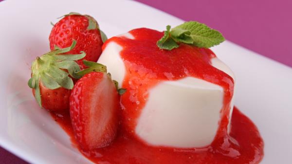 Cake Strawberries Berries Syrup Dessert Sweet Wallpaper