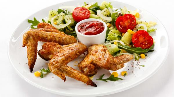 Chicken Lettuce Ketchup Plate White Background Wallpaper