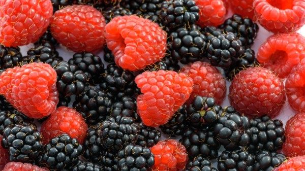 Raspberries Blackberries Juicy Ripe Berries Wallpaper
