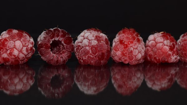 Raspberries Frozen Reflection Berries Wallpaper