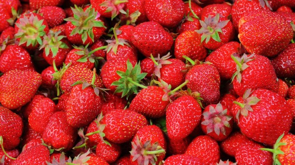 Strawberries Berries Ripe 3 wallpaper