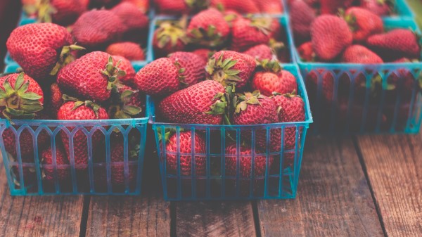 Strawberries Berries Ripe Baskets Packing Wallpaper