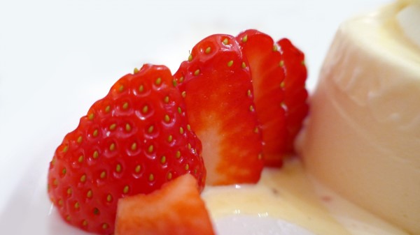 Strawberries Ice Cream Dessert Sweet wallpaper