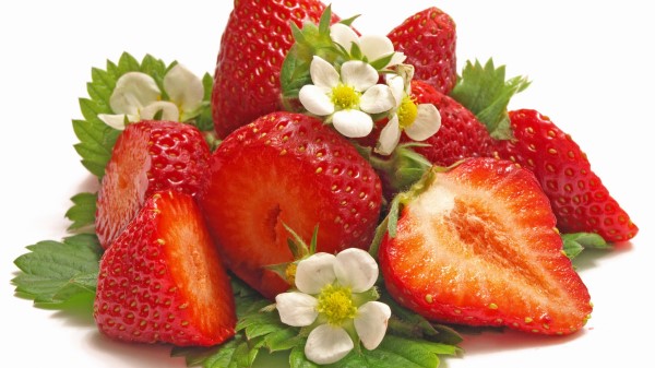 Strawberry Berry Cut Wallpaper