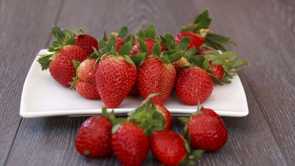 Strawberry Berry Plate Ripe Image Wallpaper