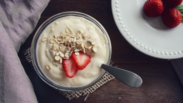 Yogurt Strawberries Oatmeal Crockery Wallpaper