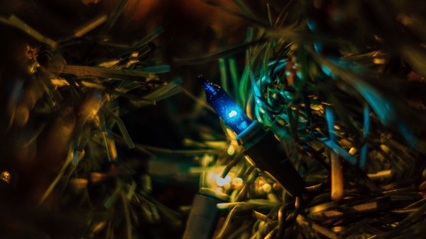 Garland Tree Christmas Wallpaper