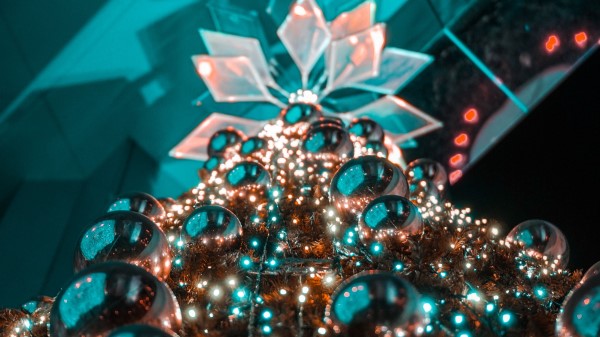 Tree Garland New Year Wallpaper