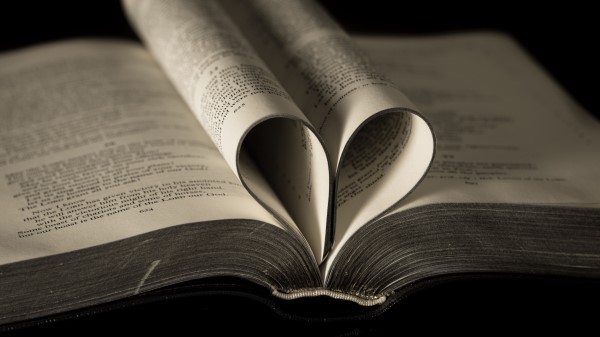 Book Heart Page Wallpaper