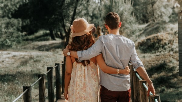 Couple Hugs Love wallpaper