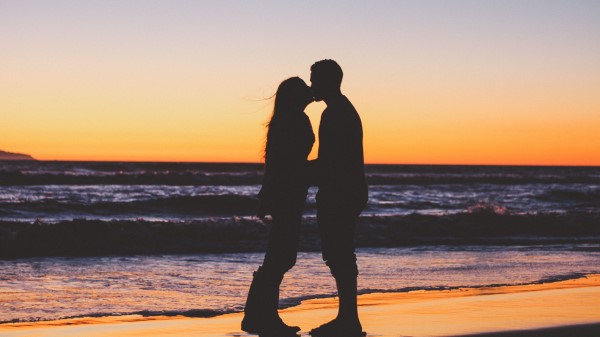 Couple Kiss Sea Sunset Silhouettes Wallpaper