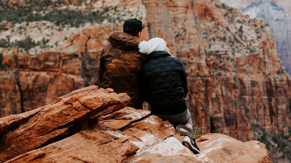 Couple Love Canyon wallpaper