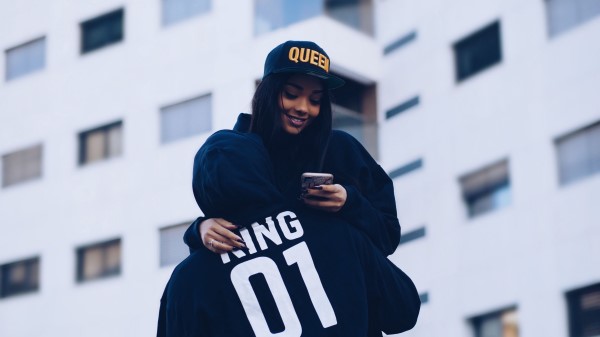 Couple Love Hugs Wallpaper