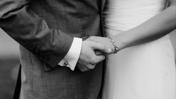 Hands Couple Bw Love Newlyweds Wallpaper
