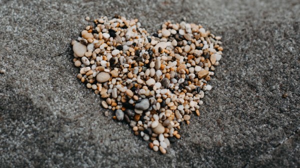 Pebbles Heart Love Wallpaper