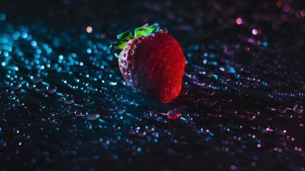 Strawberry Drops Closeup Wallpaper