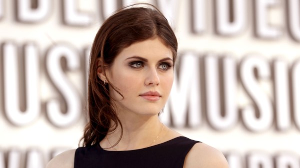 2017 Alexandra Daddario wallpaper