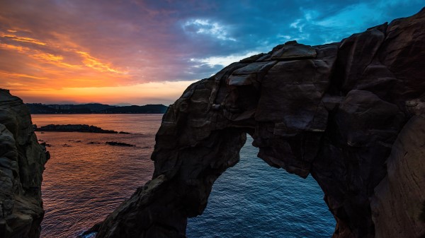 Big Rock Clouds Ocean 4k Jl wallpaper