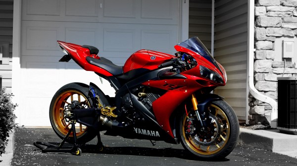 Yamaha R1 Red Sportbik Wallpaper
