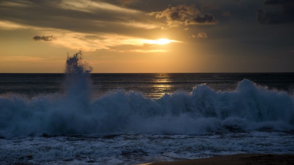 Wave Sea Splash Wallpaper