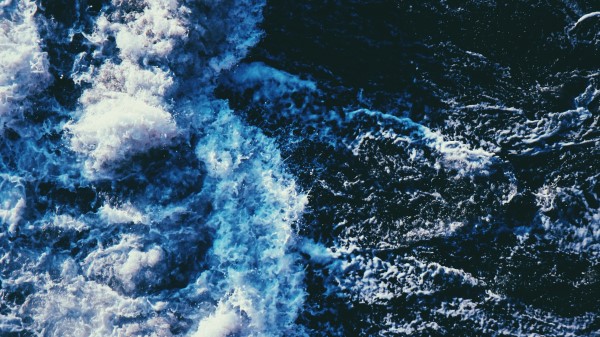 Wave Spray Sea Swash Wallpaper