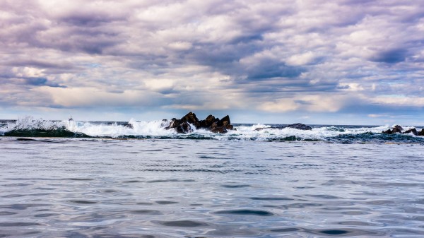 Waves Spray Rocks Wallpaper